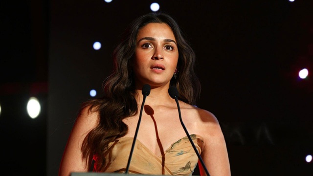 সোশ্যাল মিডিয়া ছাড়ার কথা ভাবছেন আলিয়া ভাট