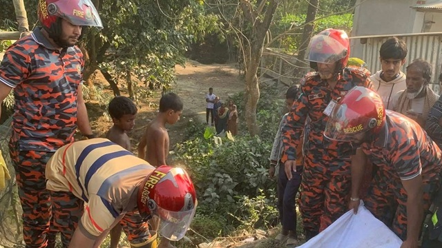 বগুড়ায় ট্রাকচাপায় মা-ছেলে নিহত