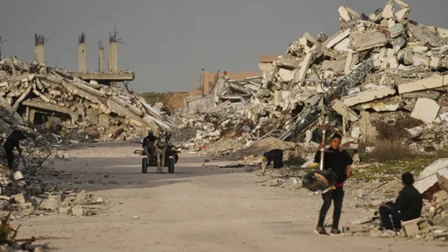 গাজায় ব্যাপক হামলা চালাচ্ছে ইসরায়েল