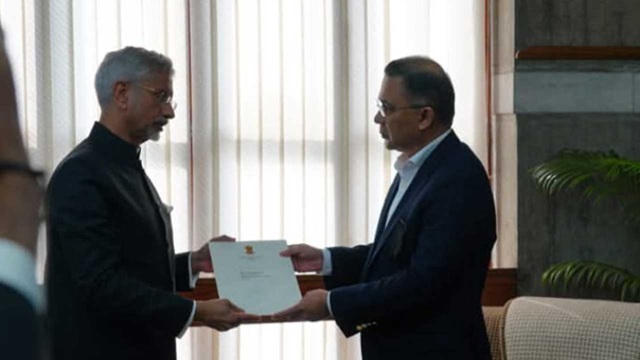 তারেক রহমানের কাছে ভারতের শোকবার্তা হস্তান্তর করলেন জয়শঙ্কর