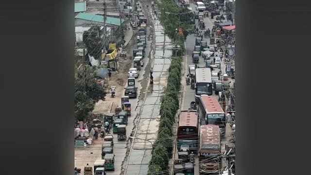 বগুড়ায় ঈদের আগে সওজের সড়ক সংস্কারে জনভোগান্তি