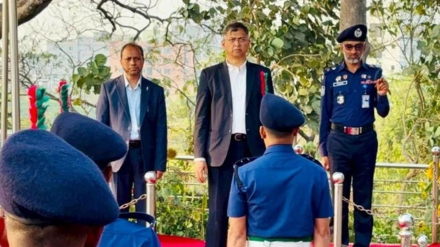 দুই দিনের সফরে কক্সবাজারে স্বরাষ্ট্রমন্ত্রী, গার্ড অব অনার প্রদান