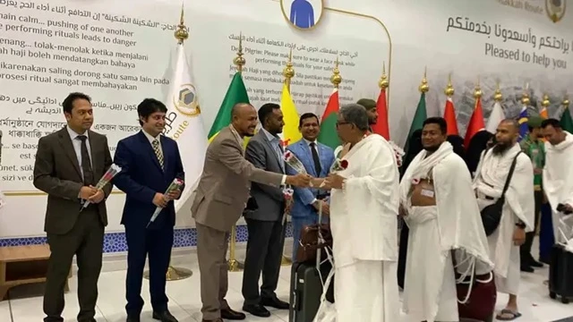 শুরু হলো হজযাত্রা, প্রথম ফ্লাইটে ৪১৯ বাংলাদেশি জেদ্দায়
