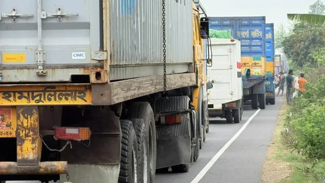 ঢাকা-চট্টগ্রাম মহাসড়কে ৮ কিলোমিটার যানজট