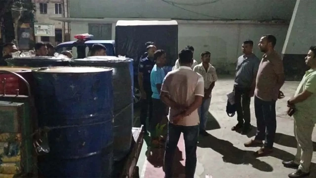 সার-কীটনাশকের দোকানে মিলল হাজার লিটার জ্বালানি