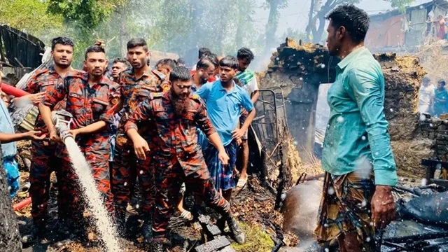 চট্টগ্রামে চুলা থেকে লাগা আগুনে নিঃস্ব চার পরিবার
