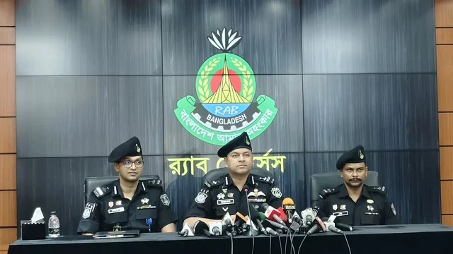 সন্ত্রাসী ভাড়া করে ক্যান্সার হাসপাতালের উপ-পরিচালককে ছুরিকাঘাত