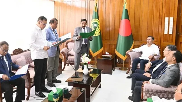 নবনির্বাচিত সংসদ সদস্যদের শপথ পাঠ করালেন স্পিকার