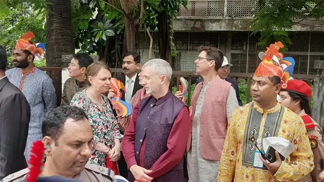 বৈশাখী শোভাযাত্রা দেখলেন ইইউ-নরও‌য়ের রাষ্ট্রদূতসহ বিদেশি কূটনীতিকরা